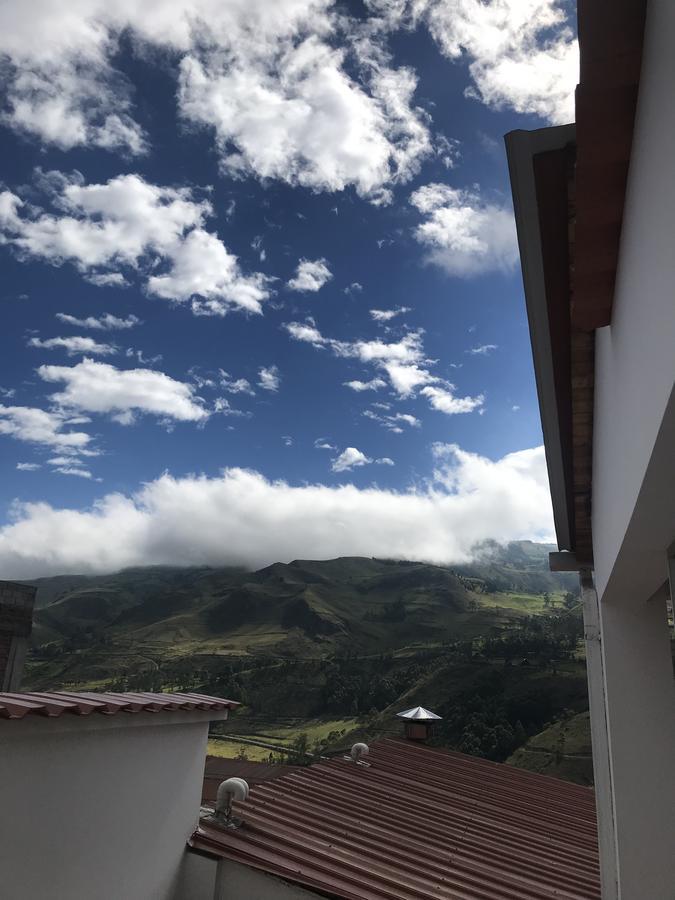 Community Hostel Alausi Bagian luar foto