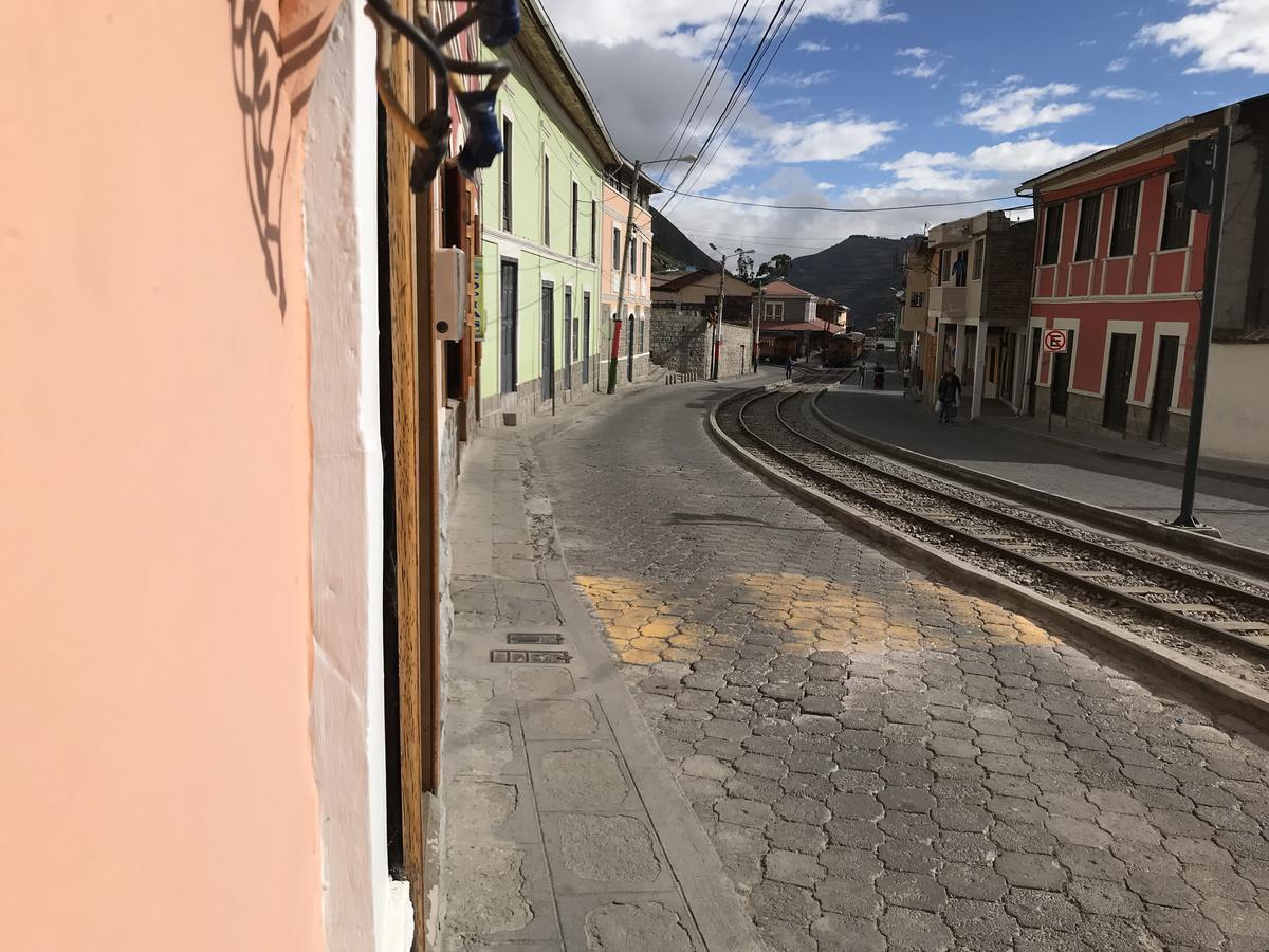 Community Hostel Alausi Bagian luar foto