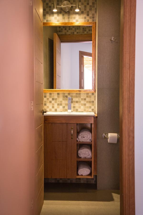 Community Hostel Alausi Bagian luar foto