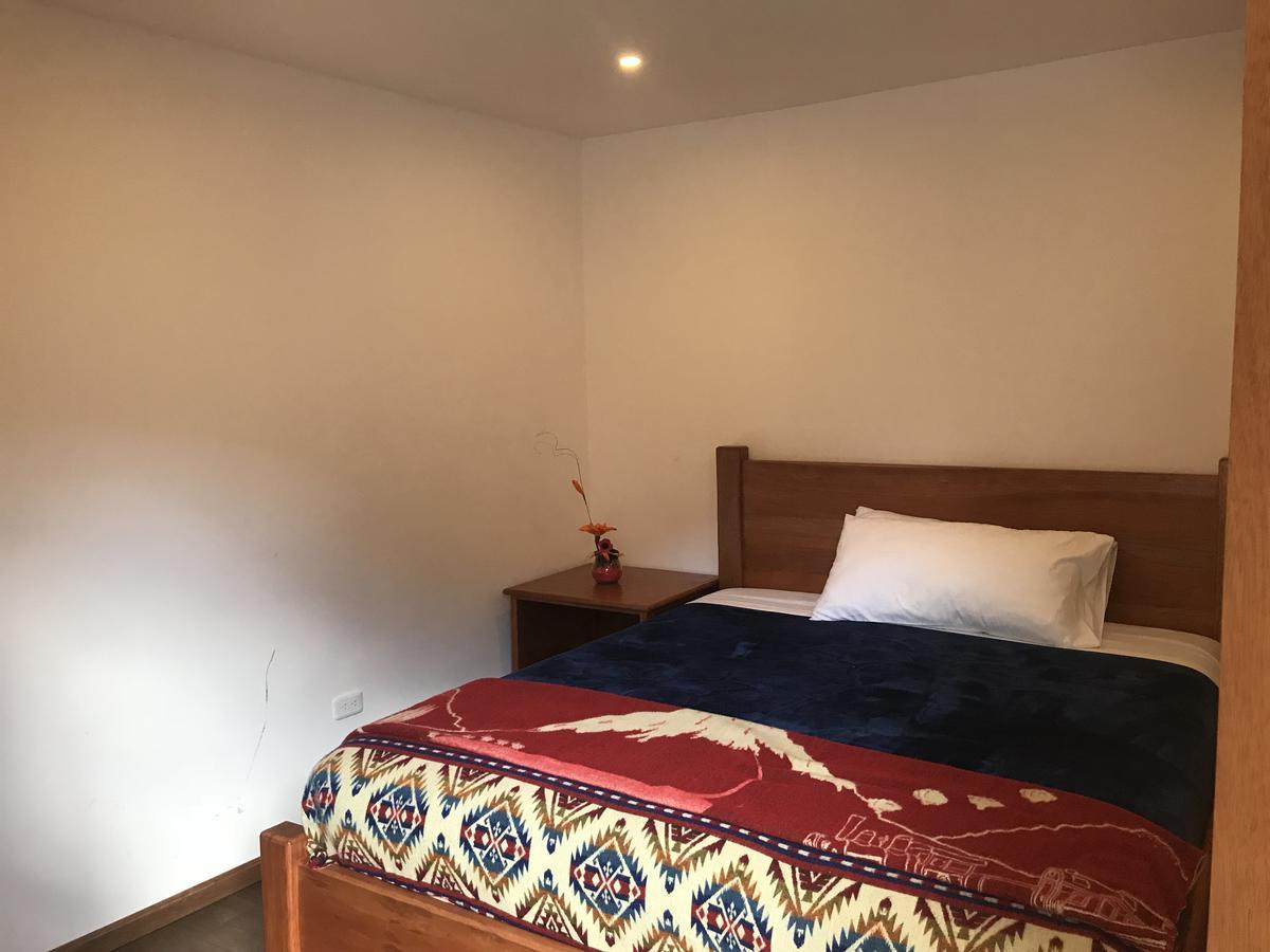Community Hostel Alausi Bagian luar foto