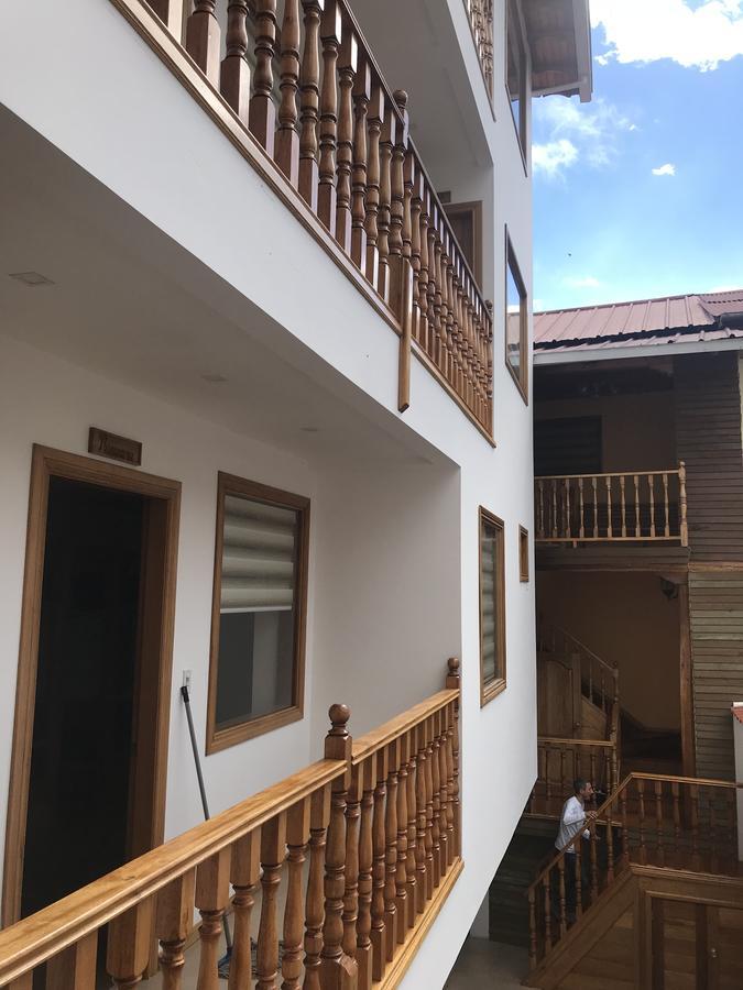 Community Hostel Alausi Bagian luar foto